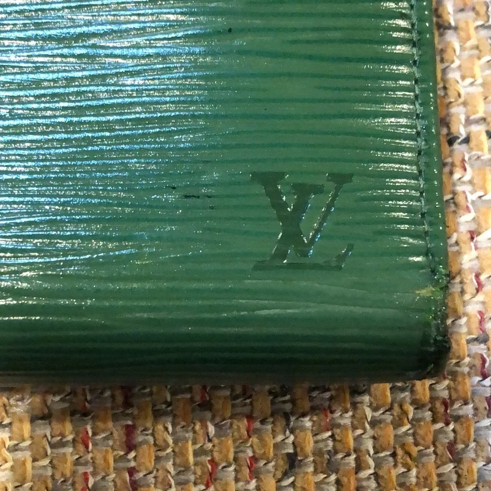 LOUIS VUITTON Green EPI Kiss Lock Wallet Porte Monnaie Viennois MI0966